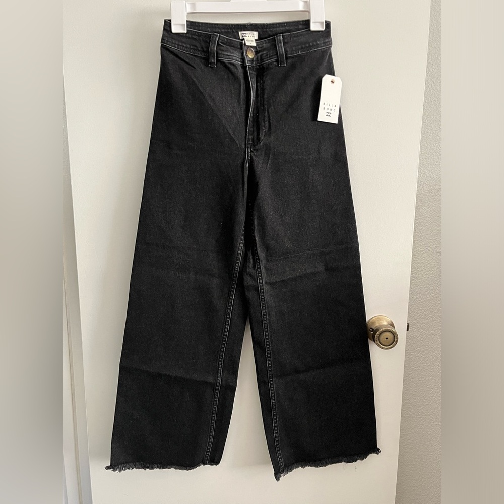 NWT Billabong jeans. wide leg jeans, high rise in wash black size 27